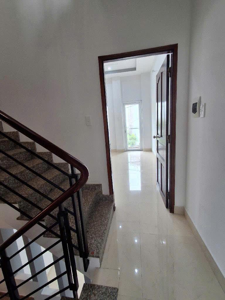 Main-Nhà 51.8m², 4PN, 3WC, 2 lầu, sân trước & sau, ban công thoáng, khu an ninh, gần tiện ích, sổ hồng hoàn công!-6