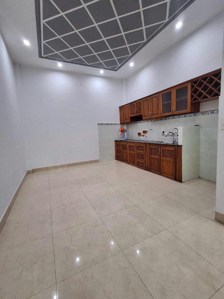 Main-Nhà 51.8m², 4PN, 3WC, 2 lầu, sân trước & sau, ban công thoáng, khu an ninh, gần tiện ích, sổ hồng hoàn công!-3