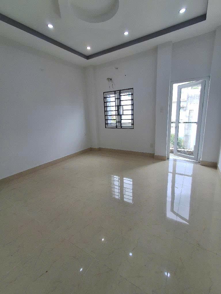 Main-Nhà 51.8m², 4PN, 3WC, 2 lầu, sân trước & sau, ban công thoáng, khu an ninh, gần tiện ích, sổ hồng hoàn công!-2