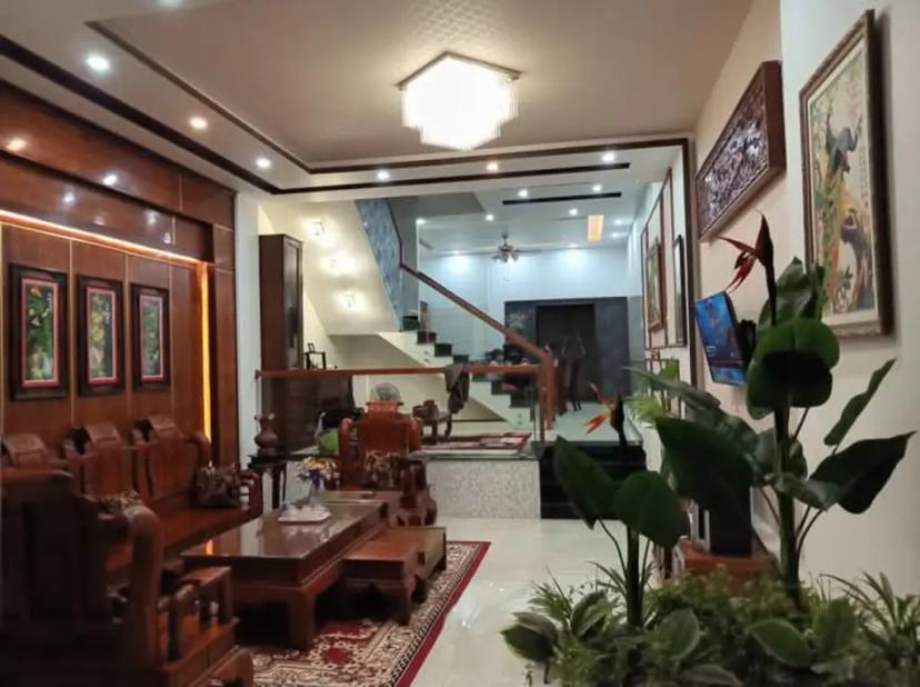 Bán nhà mặt đường