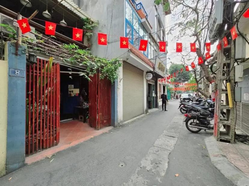 52M2 - PHÂN LÔ OTO ĐẬU CỬA - BÁN NHÀ NGUYỄN CHÍ THANH - TRUNG TÂM QUÂN - - 2 THOÁNG TRƯỚC SAU