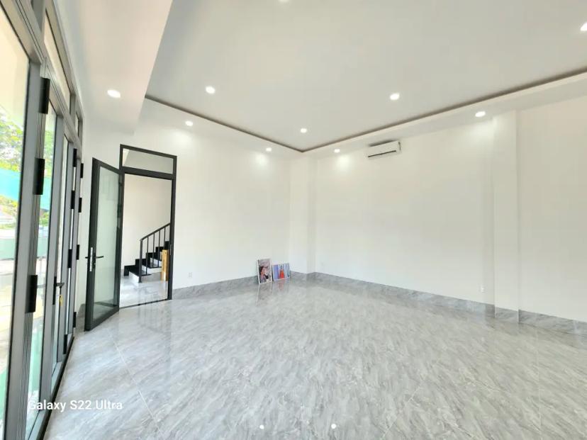 Nhà mới 100% cho thuê lâu dài phù hợp mở văn phòng kinh doanh buôn bán