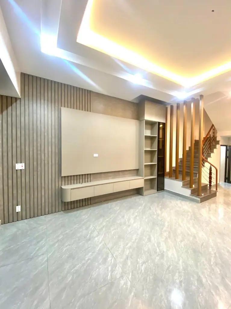 Bán nhà 3 tầng mặt ngõ Phú Xá - sân cổng riêng