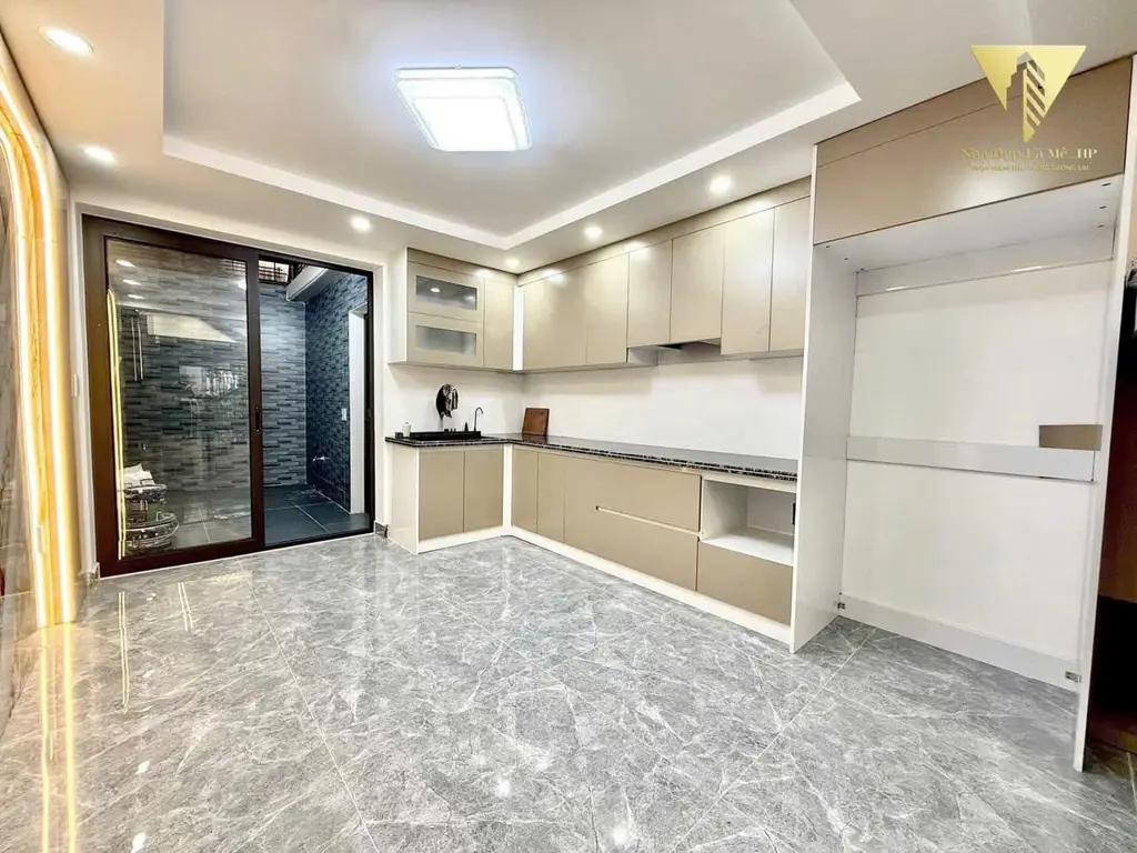 Main-Nhà 3,5 tầng sân cổng riêng phố Chợ Hàng-1