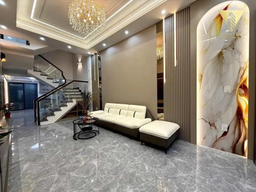 Nhà 3,5 tầng sân cổng riêng phố Chợ Hàng