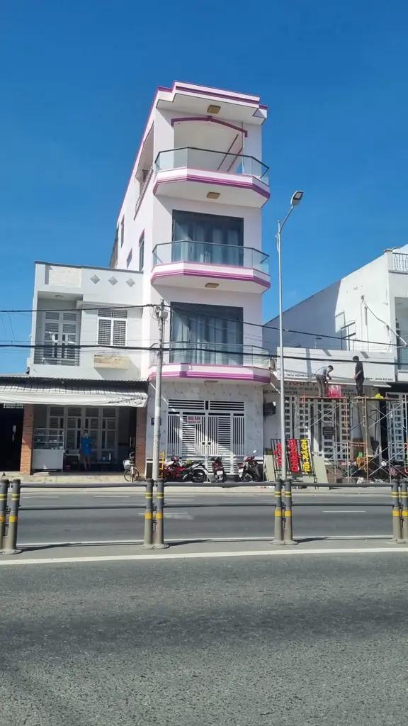 Bán Nhà 1 trệt 3 lầu mặt tiền Trần Hoàng Na