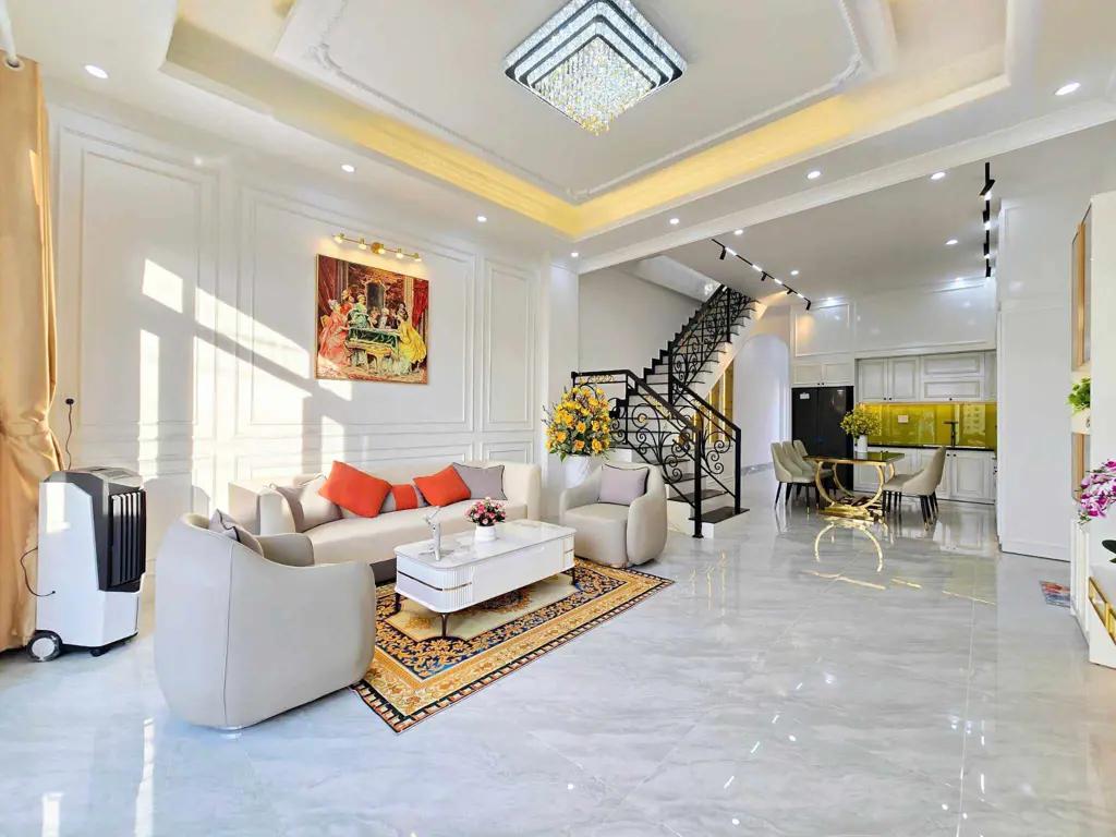 Main-NHÀ ĐẸP GIỮA LÒNG THÀNH PHỐ – VƯỜN RỘNG, GARA Ô TÔ – CHỈ 5.45 TỶ-4