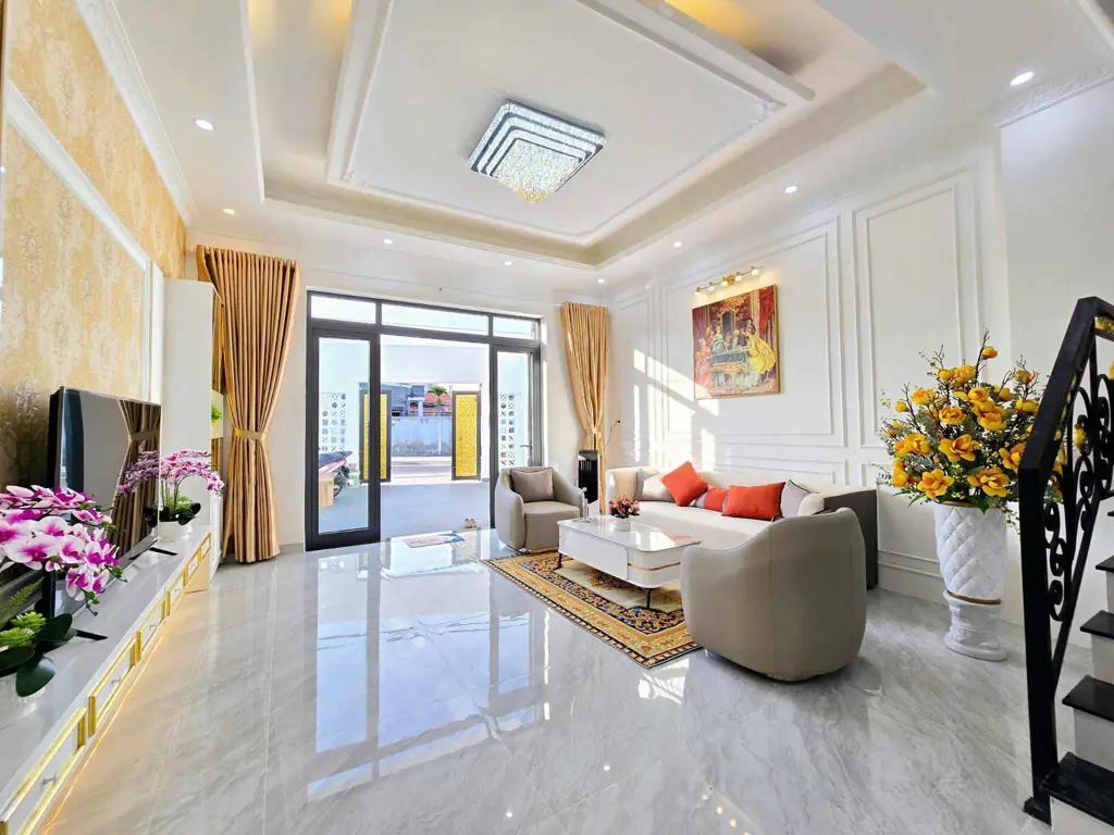 Main-NHÀ ĐẸP GIỮA LÒNG THÀNH PHỐ – VƯỜN RỘNG, GARA Ô TÔ – CHỈ 5.45 TỶ-5