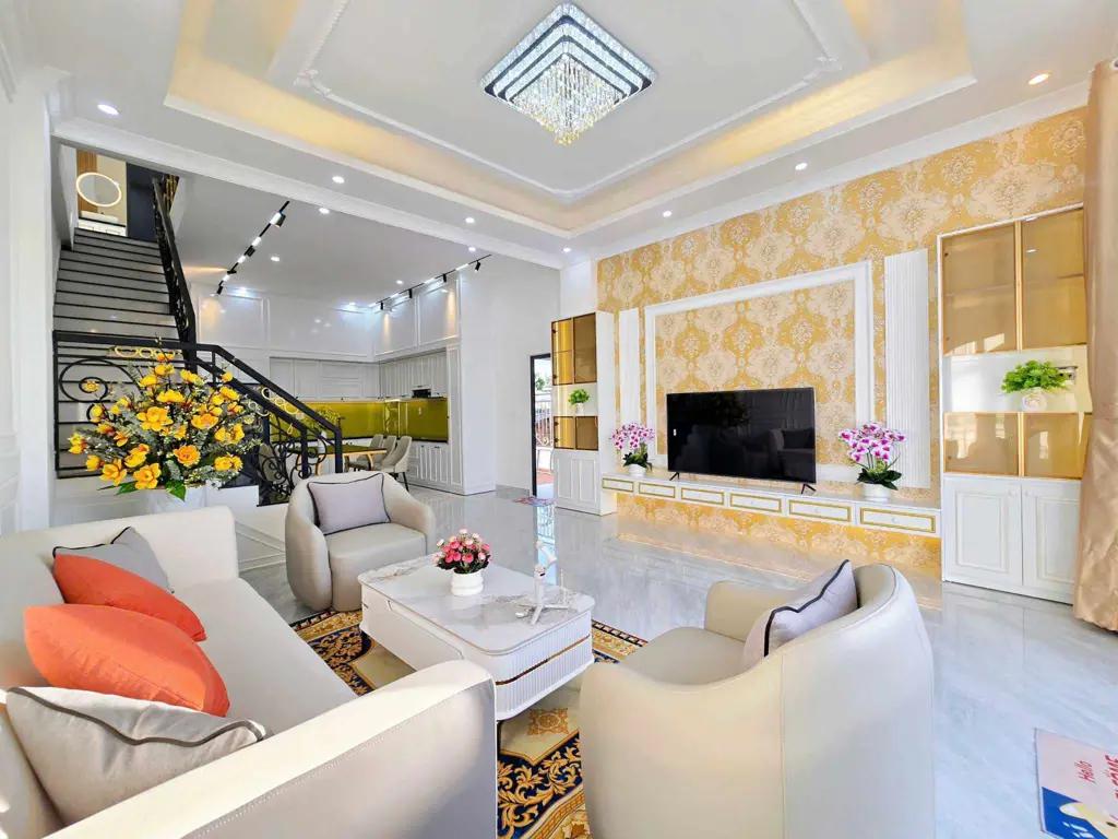 Main-NHÀ ĐẸP GIỮA LÒNG THÀNH PHỐ – VƯỜN RỘNG, GARA Ô TÔ – CHỈ 5.45 TỶ-3