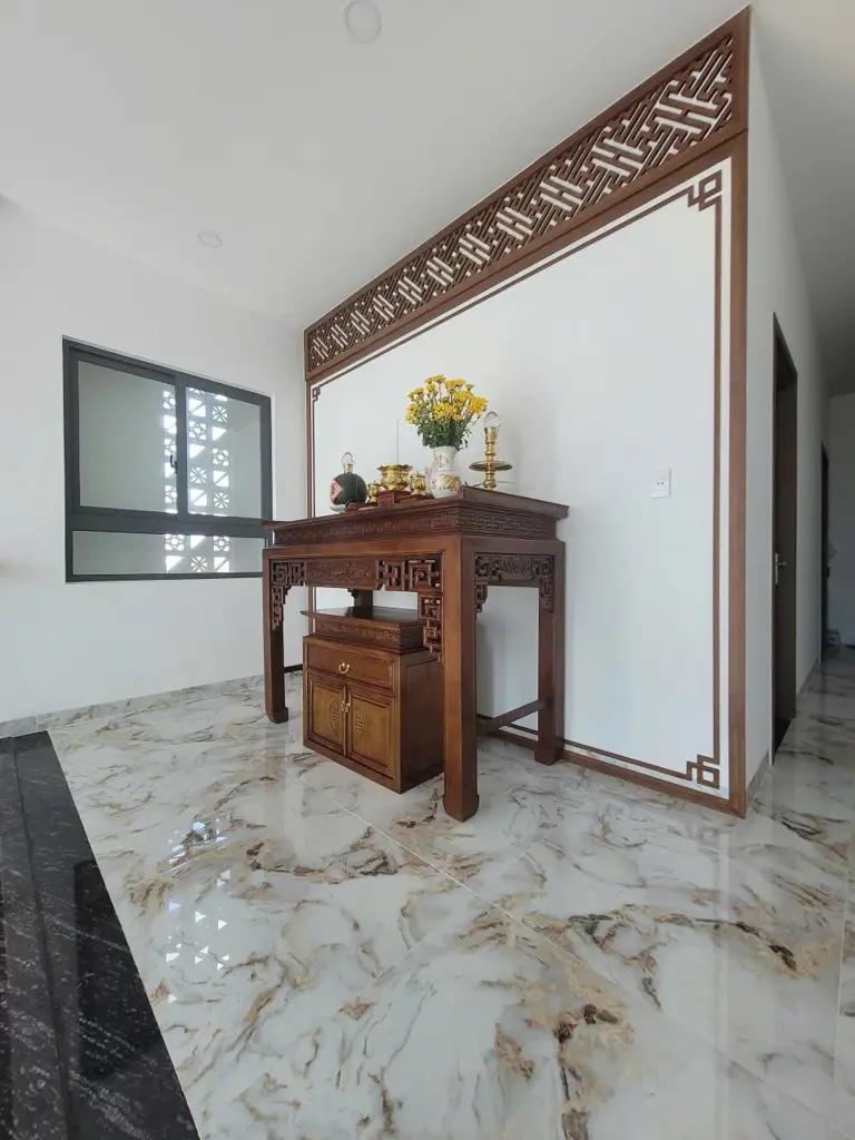 Main-Cần bán gấp nhà hẻm Phú Nông, Vĩnh Ngọc, Nha Trang.  - DT: 235m2 (ngang 5m nở hậu), - Hướng Nam  - DTXD: 190m2 kết hợp 4 phòng trọ cao cấp thu nhập full 9tr/ tháng. - Nhà xây dựng kiên cố, thiết bị hiện đại, Full nội thất mới 100%-10