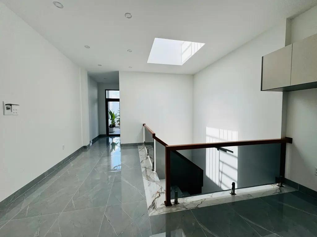 Main-Nhà đẹp 1 trệt 2 lầu mới 100% - full nội thất cao cấp đường D35 - sổ hồng hoàn công-11