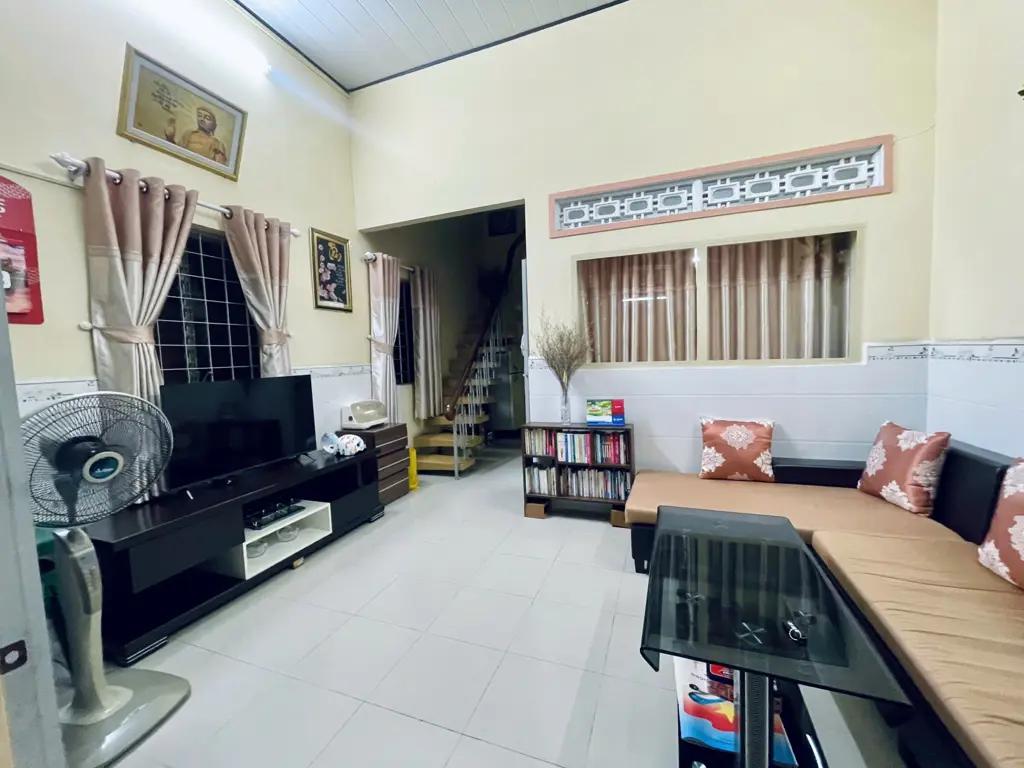Main-Bán nhà hẻm Trần Bình Trọng, Phước Tiến, Nha Trang.   - DT: 45m2, ( ngang 5,4m) - Hướng Đông Bắc - Nhà 2 tầng: pk, bếp, 3pn, 2wc... - Hẻm xe máy-2