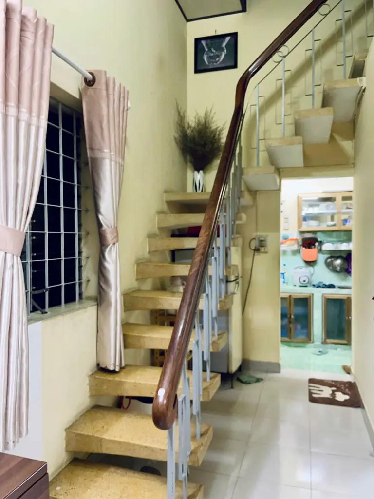 Main-Bán nhà hẻm Trần Bình Trọng, Phước Tiến, Nha Trang.   - DT: 45m2, ( ngang 5,4m) - Hướng Đông Bắc - Nhà 2 tầng: pk, bếp, 3pn, 2wc... - Hẻm xe máy-1