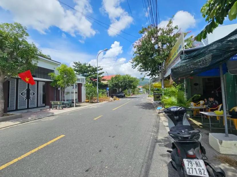 LÔ HÒN RỚ 2 PHÍA SÔNG MẶT TIỀN ĐƯỜNG NHỰA HƠN 10M SIÊU ĐẸP