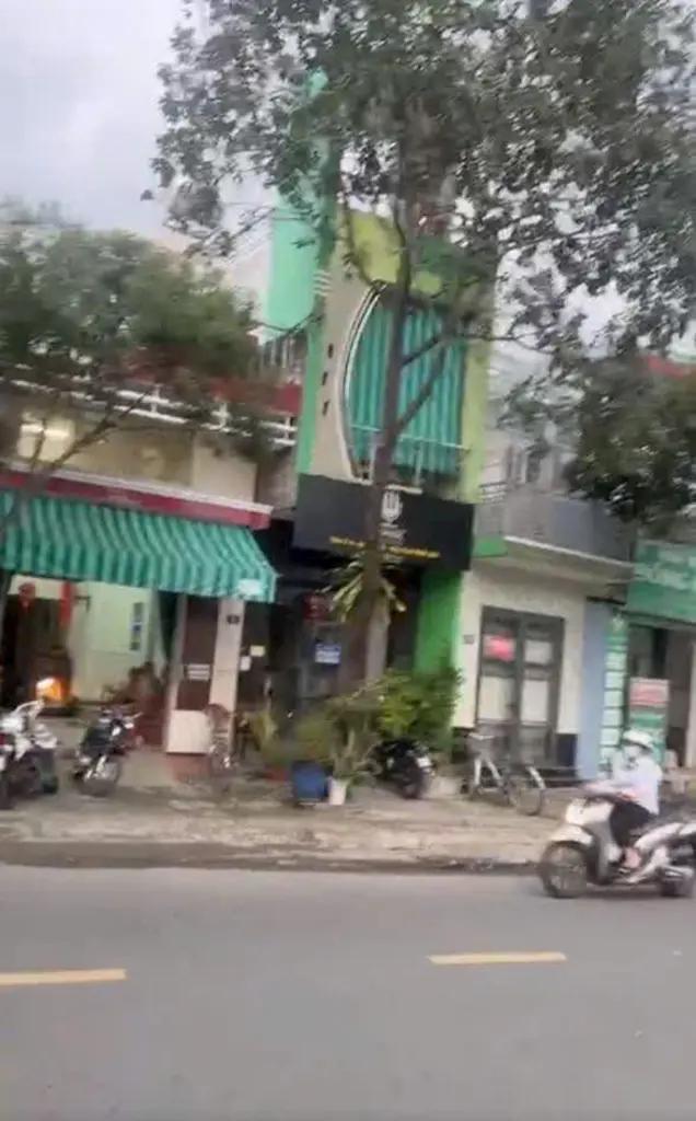 Nhà 1 trệt 1 lầu mặt tiền Huỳnh Việt Thanh, (cách Chợ Phường 2 200m ), TP Tân An , Long An