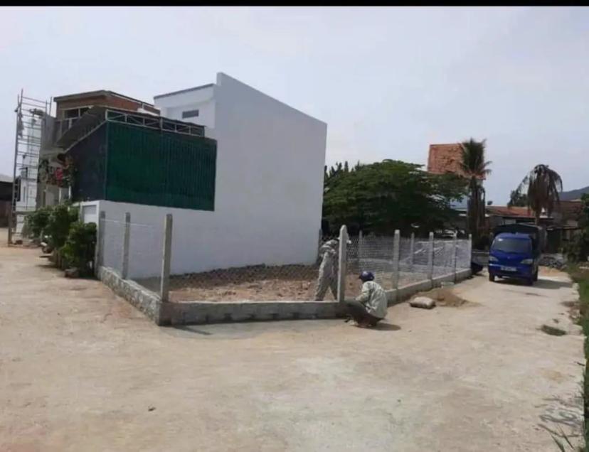 CẦN BÁN GẤP LÔ GÓC 2 MẶT TIỀN - VĨNH TRUNG, NHA TRANG  • Vị trí: Võ Dõng, Vĩnh Trung  • Diện tích: 83.8m2  • Đường ô tô vào tận nơi, rộng 3.5m  • Lô góc thoáng đẹp, xây dựng tự do  • Khu dân cư hiện hữu, yên tĩnh, gần chợ, trường học