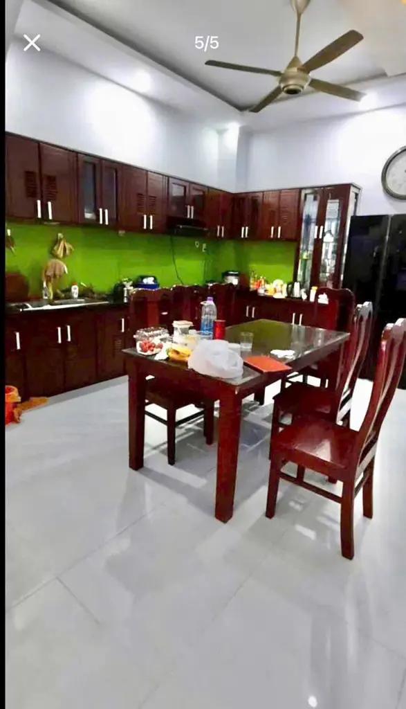 Main-Bán nhà đường B3 Tạ Xuân Thu - VCN Phước Hải, gần chung cư CT4 • Diện tích: 81m2 Ngang 4,5m • Đường rộng 13M. Hướng Tây Bắc  • Nhà 3 tầng có 4 phòng ngủ, 4WC, phòng khách, bếp. Nhà không nội thất • Hiện đang cho thuê 14tr/tháng-1