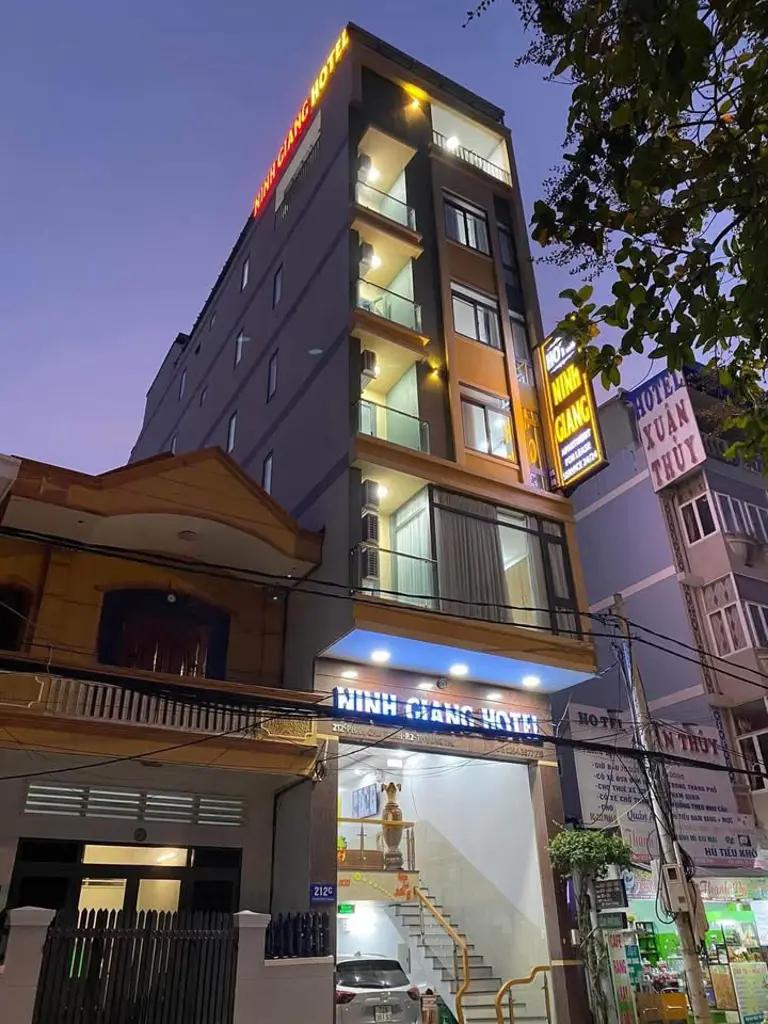 Chính Chủ Bán Khách Sạn Ninh Giang mặt tiền Số 212C Phan Chu Trinh, P2, TP Vũng Tàu