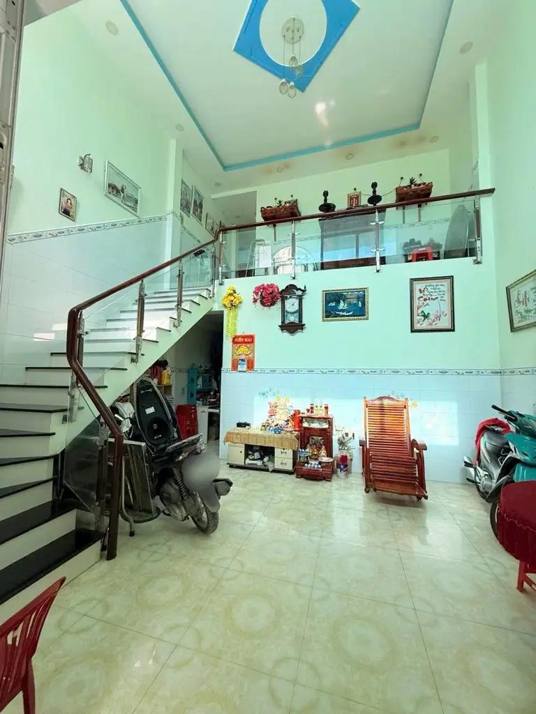 Nhà 1 Trệt 1 Lửng thổ cư mặt tiền đường Bêtông. Tại Ấp 3 - xã Tân Bửu - Bến Lức