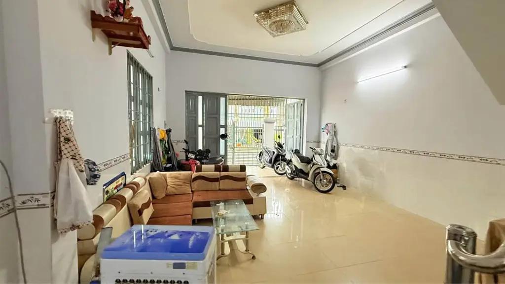 Main-BÁN NHÀ TRUNG TÂM THỊ TRẤN LONG ĐIỀN – ĐI BỘ RA CHỢ – NHÀ ĐẸP GIÁ TỐT-1
