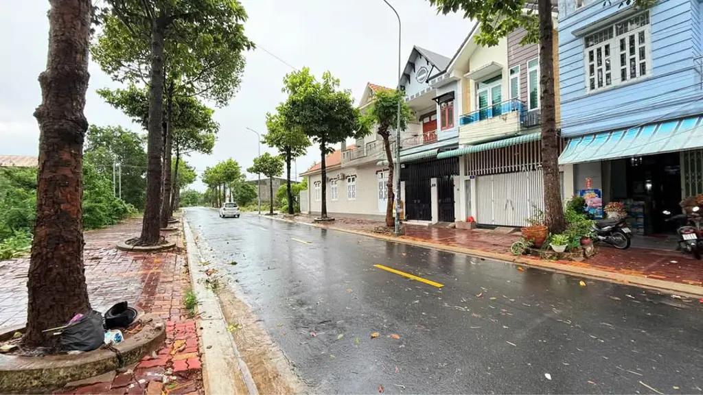 Main-BÁN NHÀ TRUNG TÂM THỊ TRẤN LONG ĐIỀN – ĐI BỘ RA CHỢ – NHÀ ĐẸP GIÁ TỐT-4