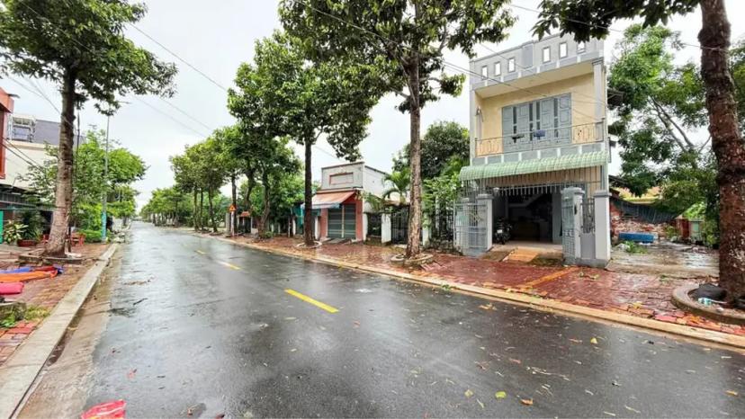 BÁN NHÀ TRUNG TÂM THỊ TRẤN LONG ĐIỀN – ĐI BỘ RA CHỢ – NHÀ ĐẸP GIÁ TỐT