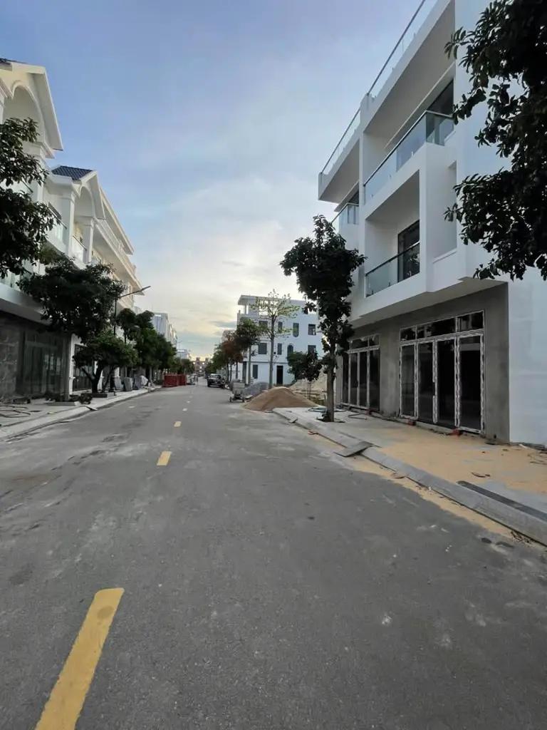 Bán nhà chợ góc Đại Phú Gia, Quy Nhơn, Bình Định