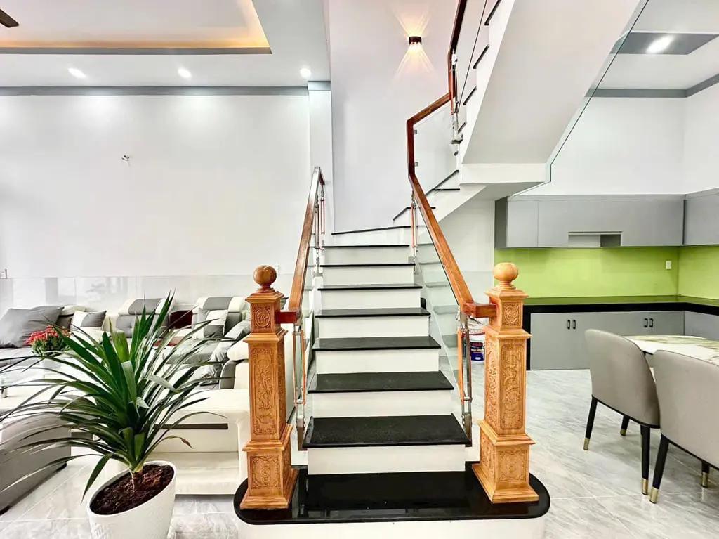 Main-SIÊU PHẨM NHÀ PHỐ ĐÃ HOÀN THIỆN. CÁCH NGUYỄN ÁI QUỐC 150m . NGAY GIÁO XỨ LỘC LÂM-9