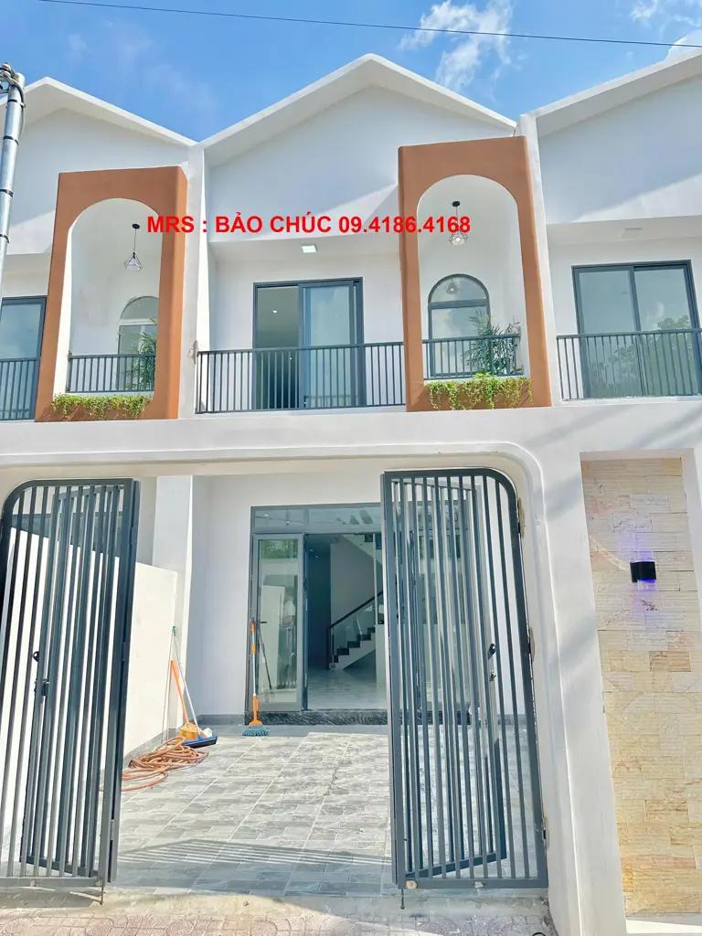 4 SIÊU PHẨM NHÀ PHỐ – NGAY CÂY XĂNG THẠNH PHÚ