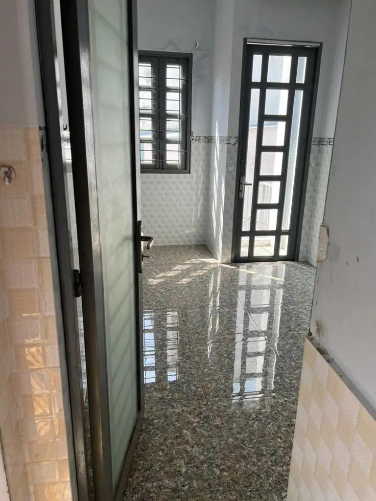 BÁN NHÀ 6 PHÒNG CHO THUÊ SÁT QUẬN 1