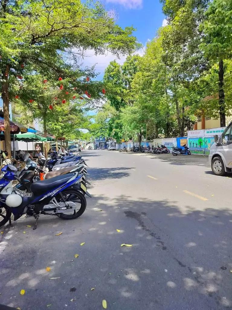 BÁN NHÀ 2 LẦU 1 TRỆT KHU VIP LONG CHÂU, MẶT TIỀN ĐƯỜNG NGUYỄN BẢO ĐỨC, ĐOẠN SẦM UẤT CAFFE VÀ SPAR