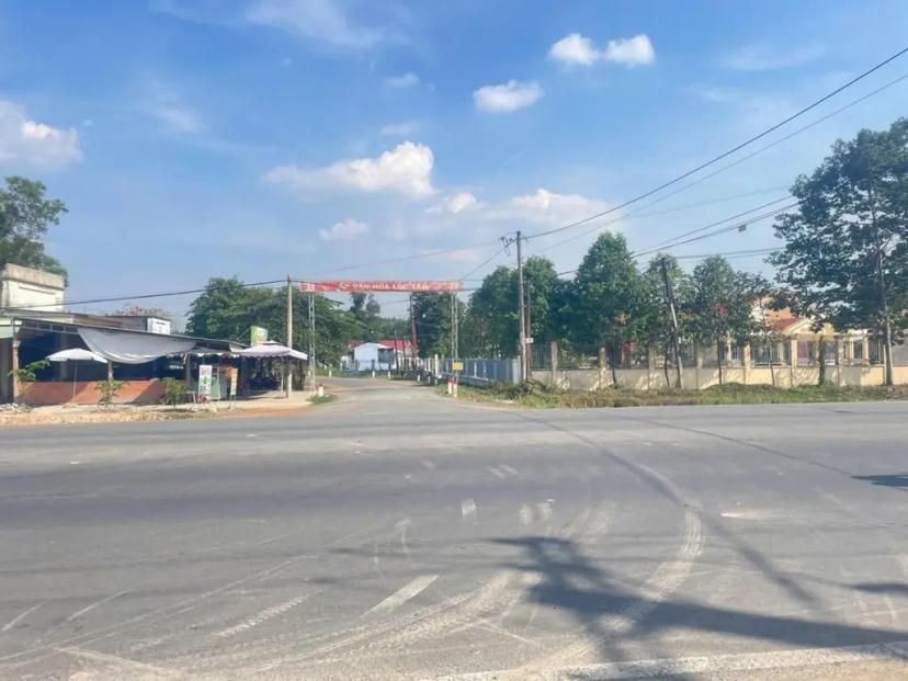 Đất thổ cư đường ô tô chỉ 260tr Lộc Ninh, DMC