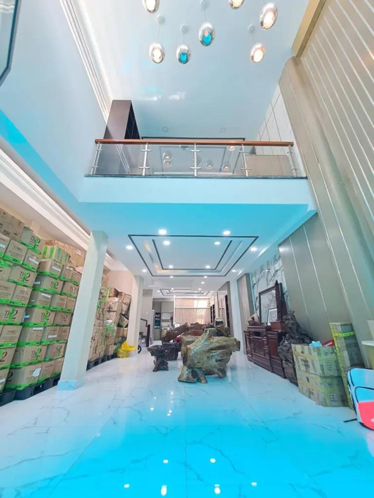 NHÀ ĐẸP GÒ VẤP – KHU PHÂN Ô TOÀN BIỆT THỰ 496/ DƯƠNG QUẢNG HÀM – 5 TẦNG XỊN FULL CÔNG NĂNG, GARA Ô TÔ – 130M Ngang 5M - CHỈ 17 TỶ 5 TL