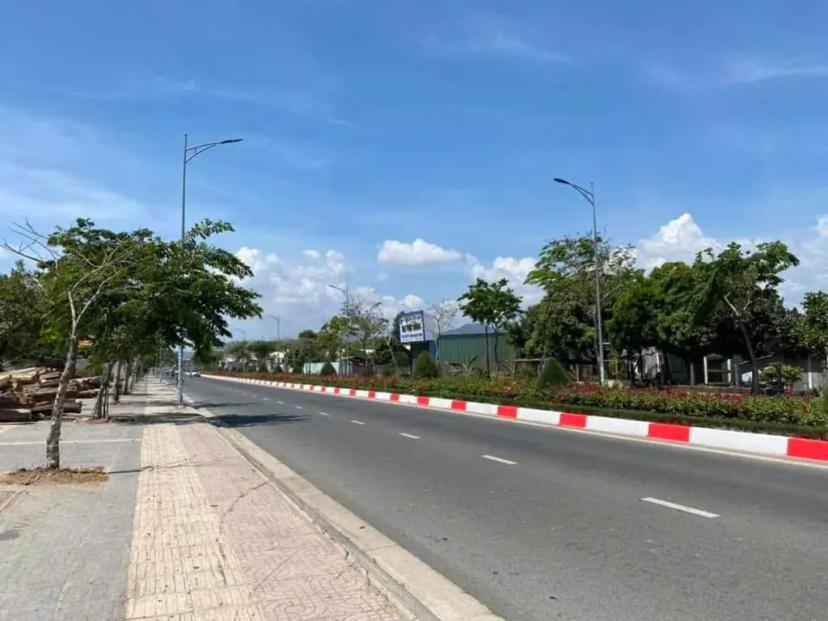 SIÊU PHẨM MẶT TIỀN – NGAY CHỢ LONG ĐIỀN