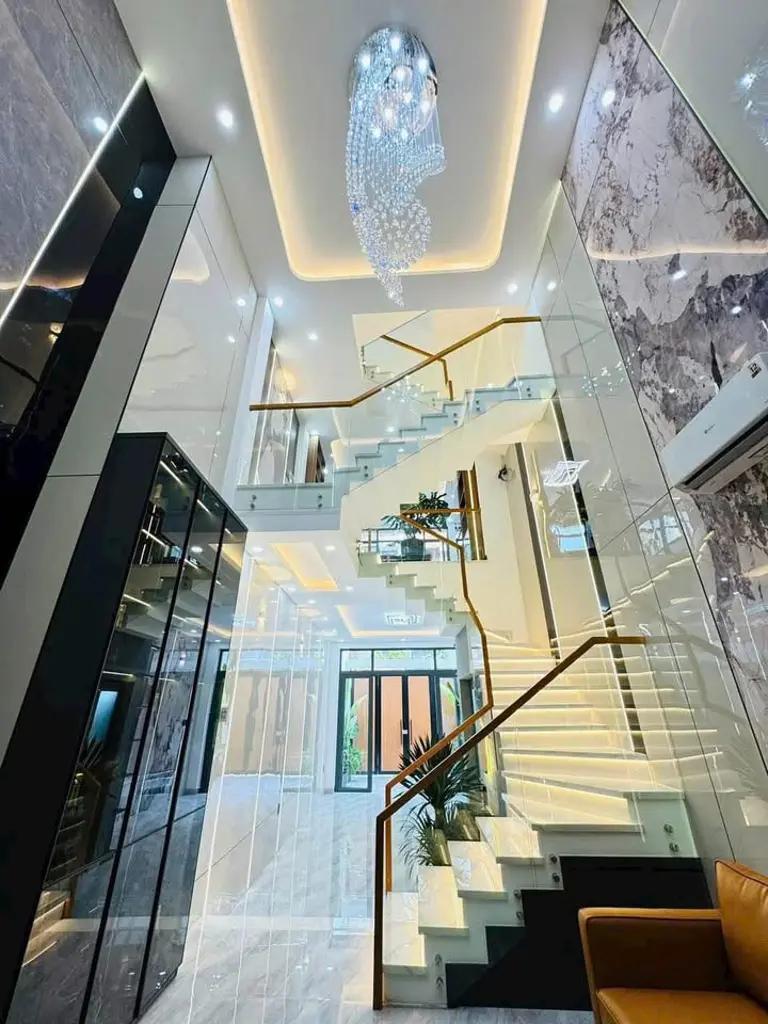 Main-Bán nhà 4 tầng mặt tiền Tô Hiến Thành, Phường 4, TP. Vũng Tàu-1