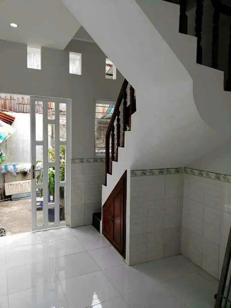 NHÀ TRỆT LẦU MÂM ĐÚC, HẺM 4 ĐƯỜNG CMT8 NGANG VINCOM HÙNG VƯƠNG NINH KIỀU - TP CẦN THƠ
