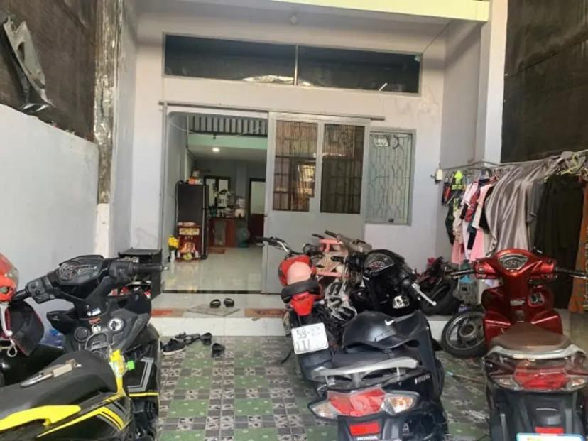 HẺM XE TẢI THÔNG - BUÔN BÁN KINH DOANH TỐT - GẦN TRƯỜNG - TƯƠNG LAI GẦN NHÀ GA T3 SÂN NAY TÂN SƠN NHẤT - BÁN ĐẤT TẶNG NHÀ - SỔ VUÔNG A4