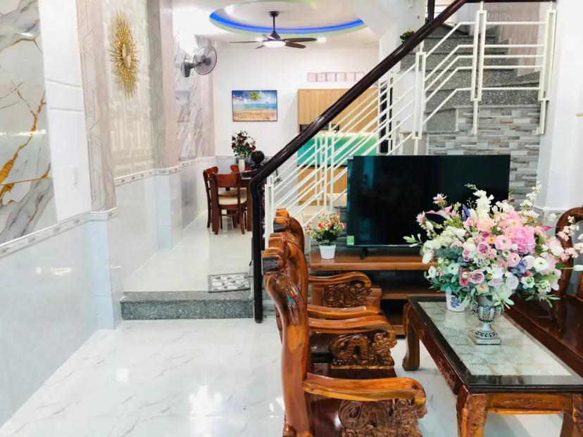 NGANG GIÁ ĐẤT THÔI QUÝ VỊ ƠI - LÊN SÓNG NHÀ 53M ĐÚC 1 LẦU KHU PHÂN LÔ GẦN TRƯỜNG TÂN SƠN