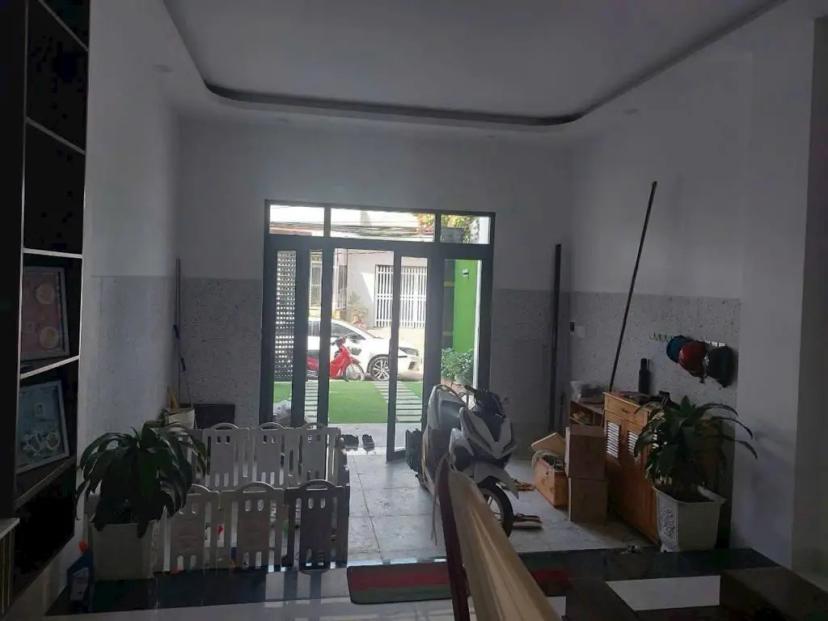 Bán gấp nhà mặt tiền đường Phan Văn Lại, Phường 6, TP Tân An, Long An