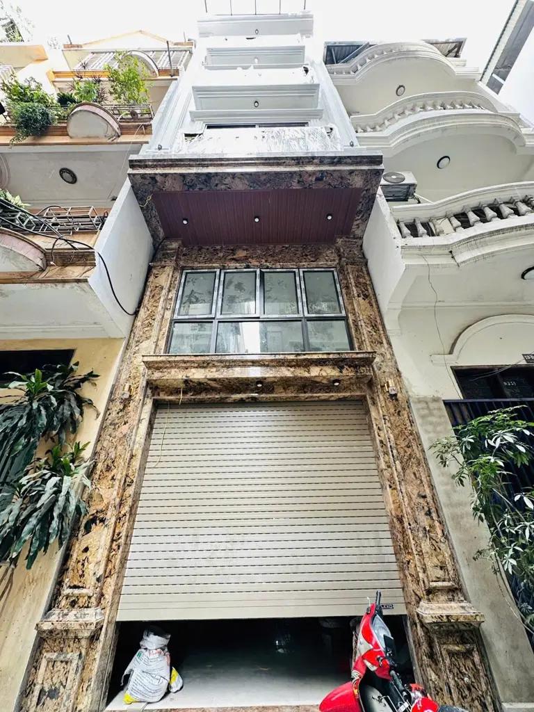 Main-Bán Nhà Phân Lô Ngõ 199 Trần Quốc Hoàn 40m2 x 7 Tầng Thang Máy | Vỉa Hè, Ngõ Thông Bàn Cờ, Gara Ô Tô - Giá 21.7 Tỷ-1