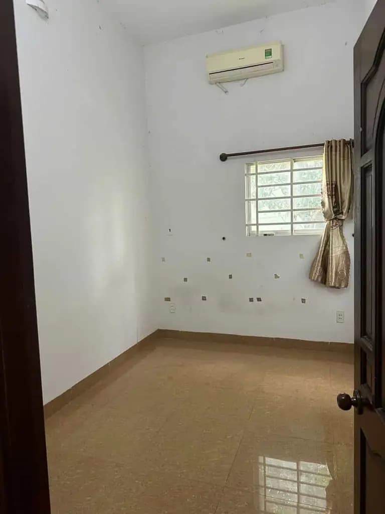 CHO THUÊ NGUYÊN CĂN MẶT TIỀN BÊN SÔNG 5M x 21M SÂN XE 7C TRỆT SUỐT, 2PN GIÁ 15TR