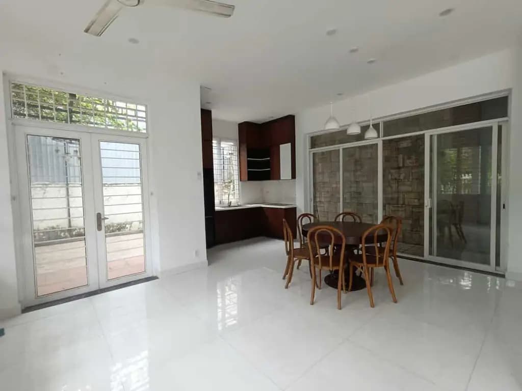 Main-CHOTHUÊ BIỆT THỰ SÂN VƯỜN KHU BÊN SÔNG NGAY SAU GIGAMALL PHẠM VĂN ĐỒNG-0