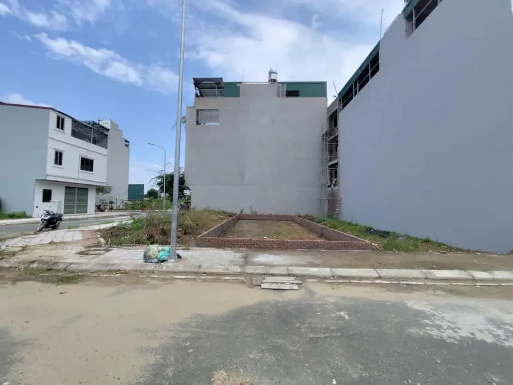 Main-Bán lô góc 100m2, mặt tiền 7m8 tại Hoà Lạc Giá Chỉ Cần 2,7 tỷ-1