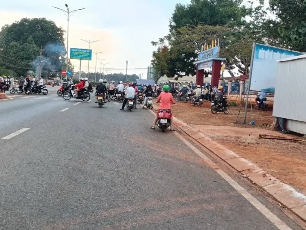 Main-BÁN GẤP 3.000M2 GIÁ 195 TRIỆU, ĐẤT MT GẦN CHỢ, SỔ HỒNG RIÊNG-3