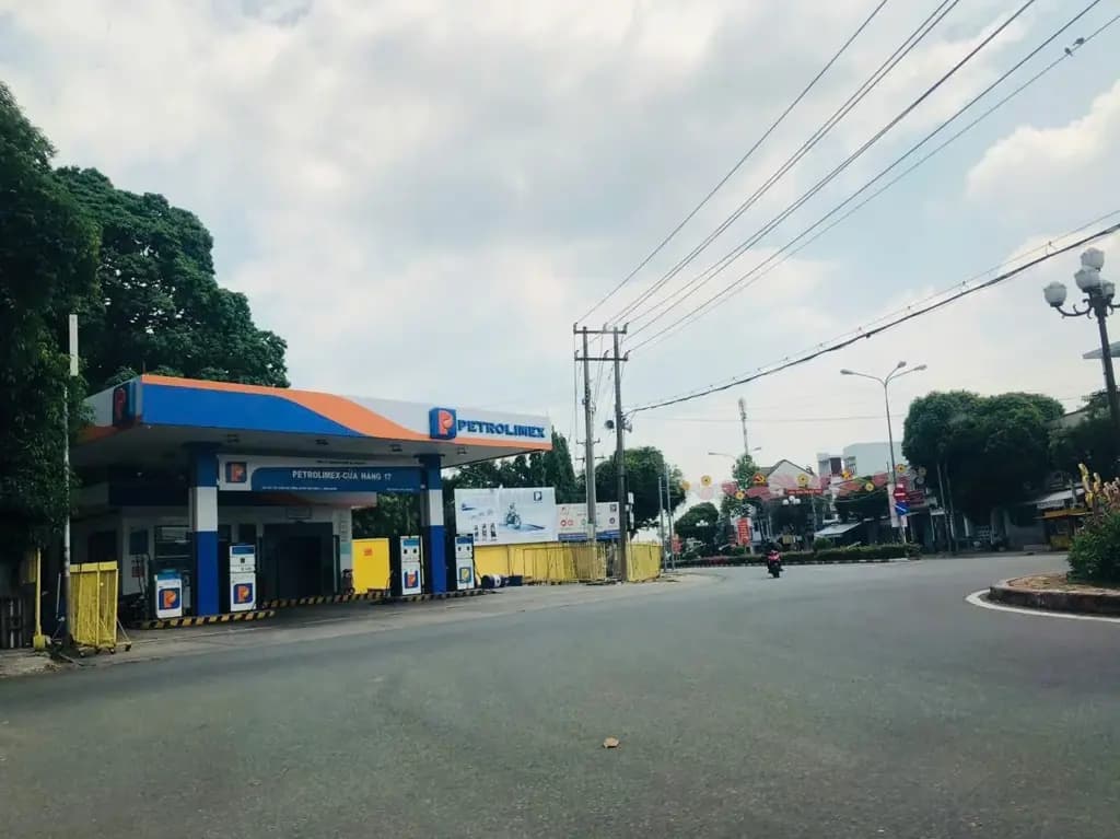 Main-KẸT TIỀN VỢ CHỒNG TÔI CẦN BÁN 15X45=680M2, SỔ HỒNG, MT NHỰA GẦN CHỢ KCN GIÁ 545TR-3