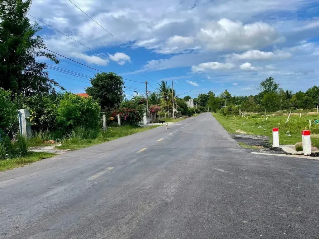 Main-BÁN GẤP 3.000M2 GIÁ 195 TRIỆU, ĐẤT MT GẦN CHỢ, SỔ HỒNG RIÊNG-1