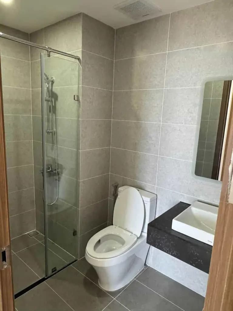 CẦN BÁN GẮP căn hộ Linh Tây Tower Q.Thủ Đức, 2.35 tỷ, 70m2, 2PN 2WC, nội thất cơ bản, thoáng mát,SHR