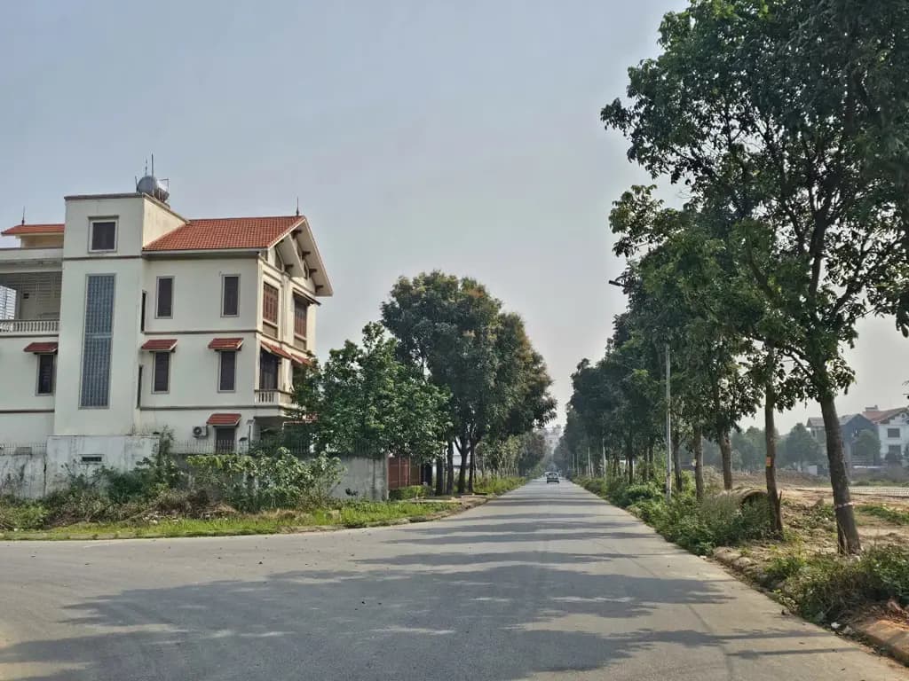 Main-Bán đất KĐT đại hoàng long dãy OBT3 lô góc nhìn thẳng hồ. Mặt đường lý thánh tông. Diện tích 340m mặt tiền 15m hướng đông nam & tây nam. Phường võ cường tỉnh bắc ninh-0