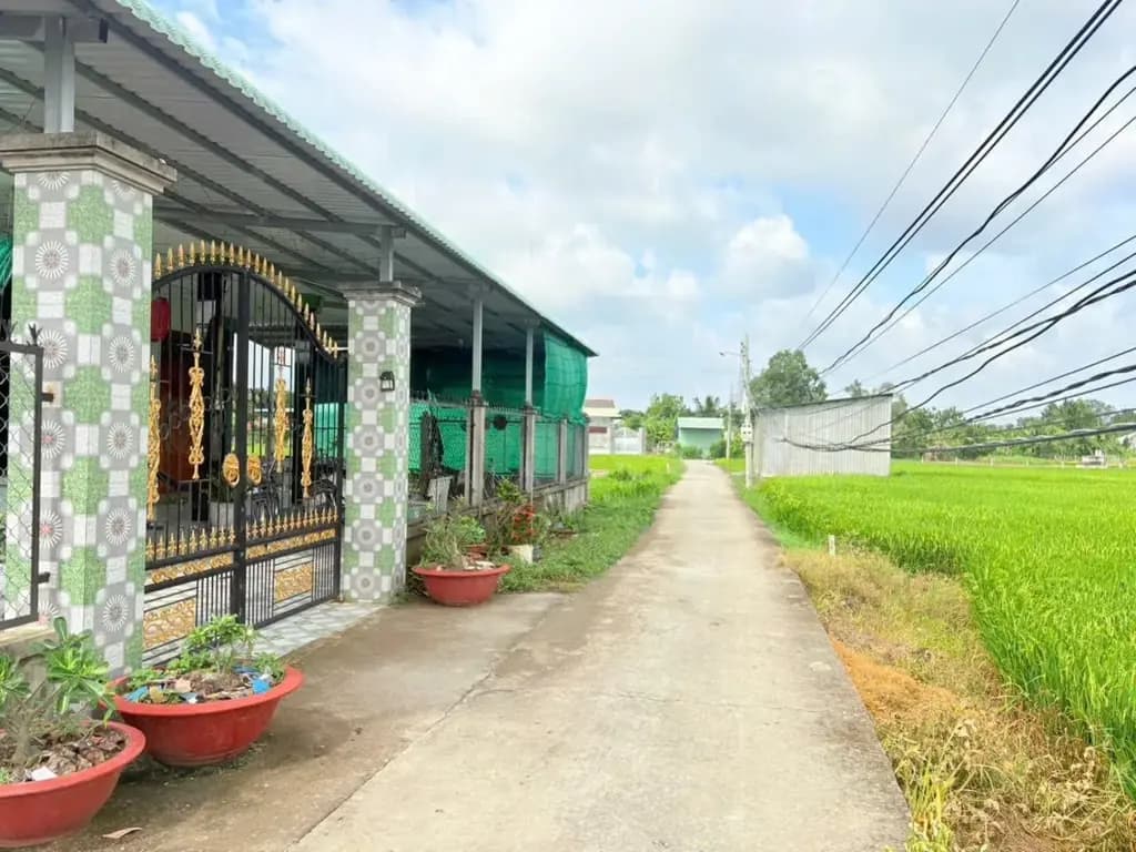 Main-❤️💚 290 TRIỆU – 105M² THỔ – MẶT TIỀN NGUYỄN THÀNH THUỘC ( sổ hồng riêng tân trụ long an) 🔥 Chỉ 290 triệu/lô – còn bớt lộc 📍 Có 3 lô, sổ riêng sẵn 📐 Diện tích: 5×21m = 105m², full thổ cư 🚗 Đường bê tông 4m, thể hiện trên sổ, dự kiến mở rộng lên 6m-4