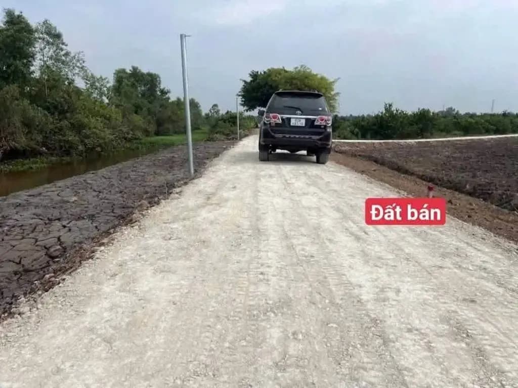 Main-🏡 ĐẤT THỔ CƯ KẾT HỢP VƯỜN VIEW KÊNH – THẠNH HÒA, BẾN LỨC 📐 Diện tích: 500m²/lô, gồm 120m² đất thổ cư. Có 2 lô liền kề, mua tổng 1.000m² được. 💰 Giá bán: 575 triệu/lô, còn thương lượng. 📍 Vị trí: Thạnh Hòa – Thạnh Lợi mới, huyện Bến Lức, Long An.-1